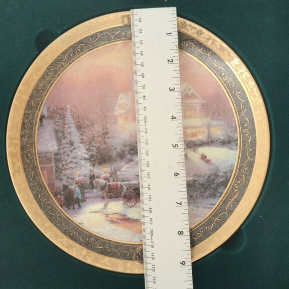 Thomas Kinkade Victorian Christmas II 2001 Braford Exchange Collectors Plate - Picture 9 of 9